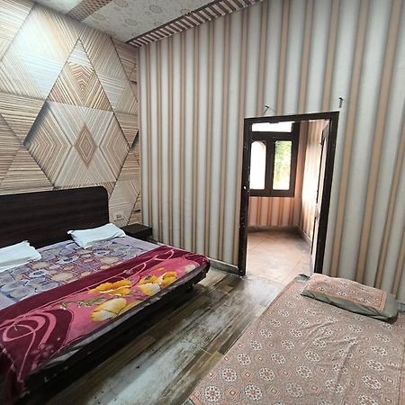 Hotel Jogi Guest House Welcome All Families, Friends, Groups, Couples, Singles Fully Airconditioner, Attach Washrooms, Lift, Wifi, 24 Hours Room Service, Power Backup Amritsar Exterior photo