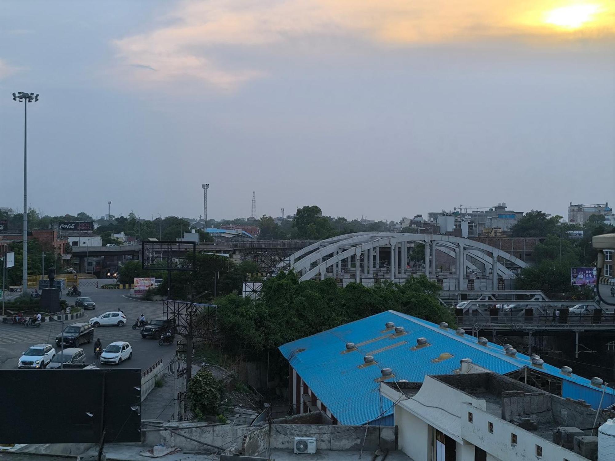 Hotel Jogi Guest House Welcome All Families, Friends, Groups, Couples, Singles Fully Airconditioner, Attach Washrooms, Lift, Wifi, 24 Hours Room Service, Power Backup Amritsar Exterior photo
